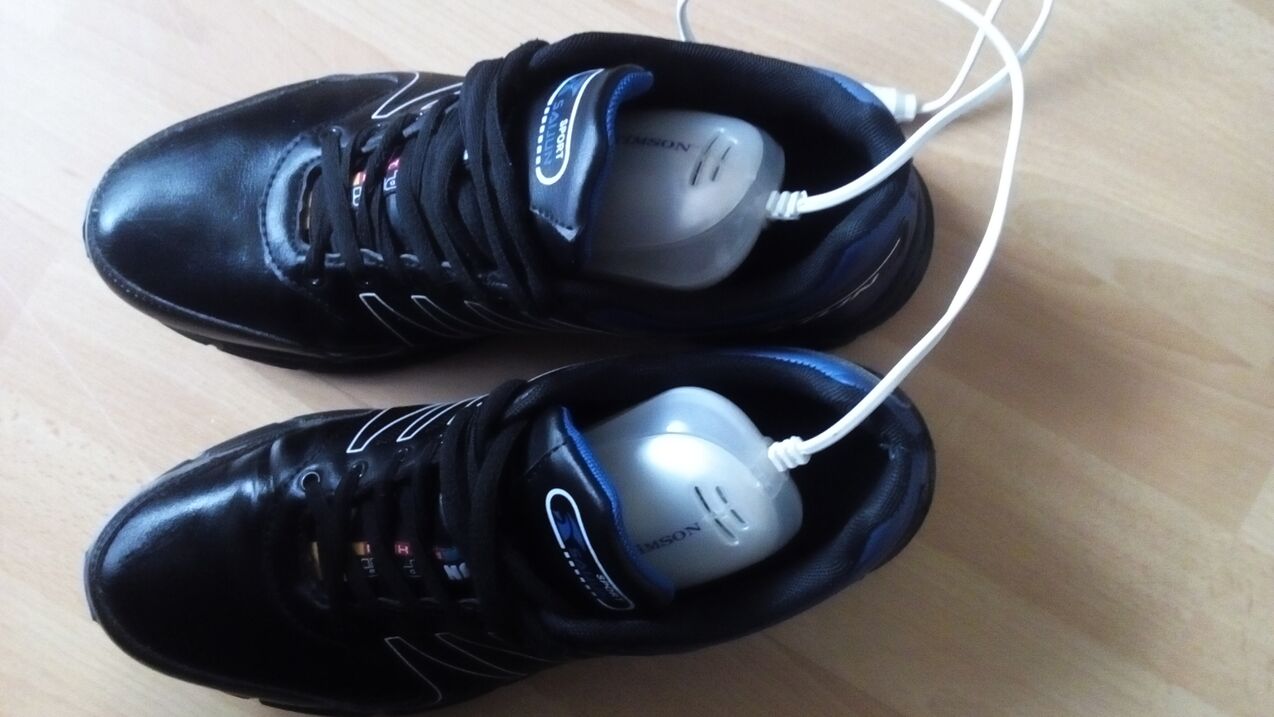 Gerät zur Desinfektion von Schuhen gegen Pilzbefall.